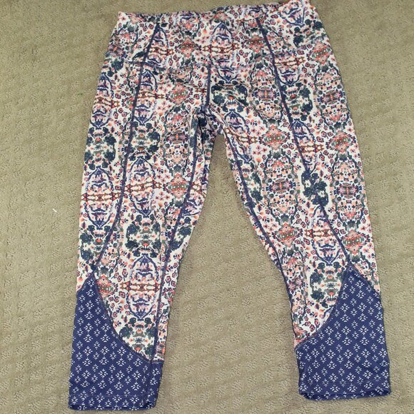 Apana Sz M High Rise Floral Capri Active Wear Leggings Yoga Pants - Picture 1 of 5